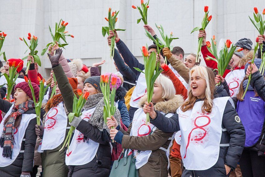 Смолян приглашают на онлайн-программу в честь Международного женского дня