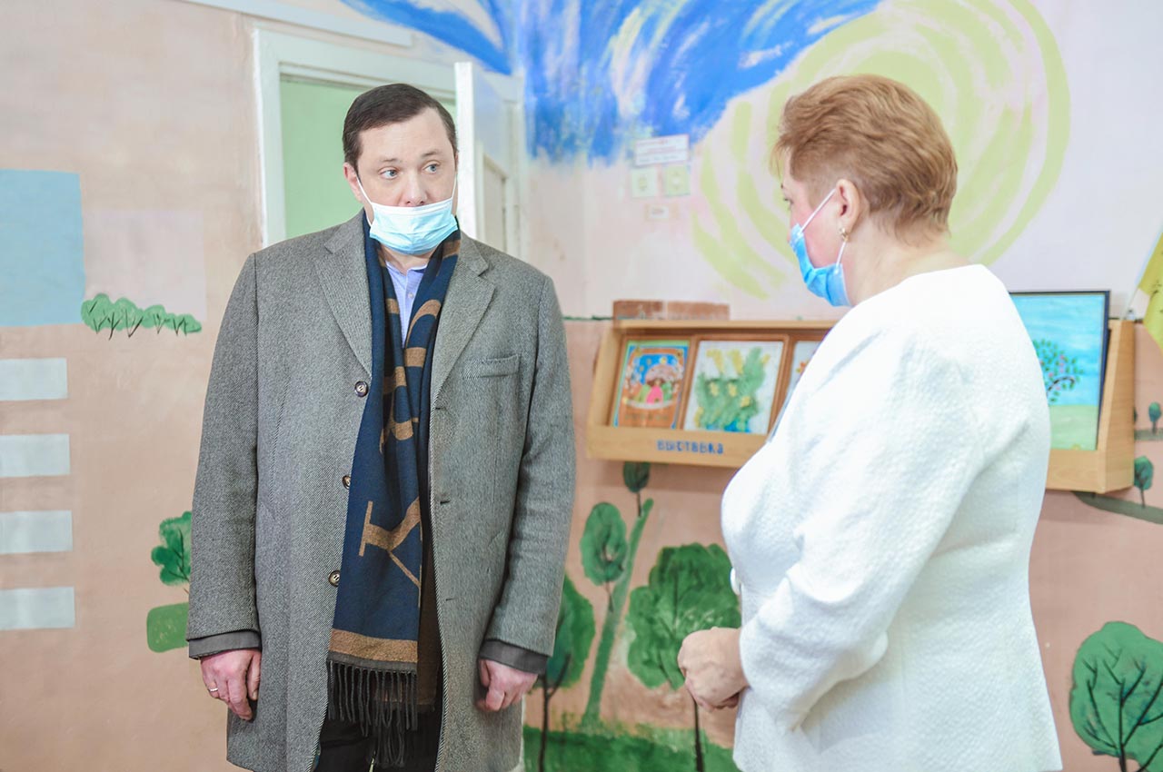 Губернатор ознакомился с работой обновленного детского сада «Рябинушка» в Смоленском районе