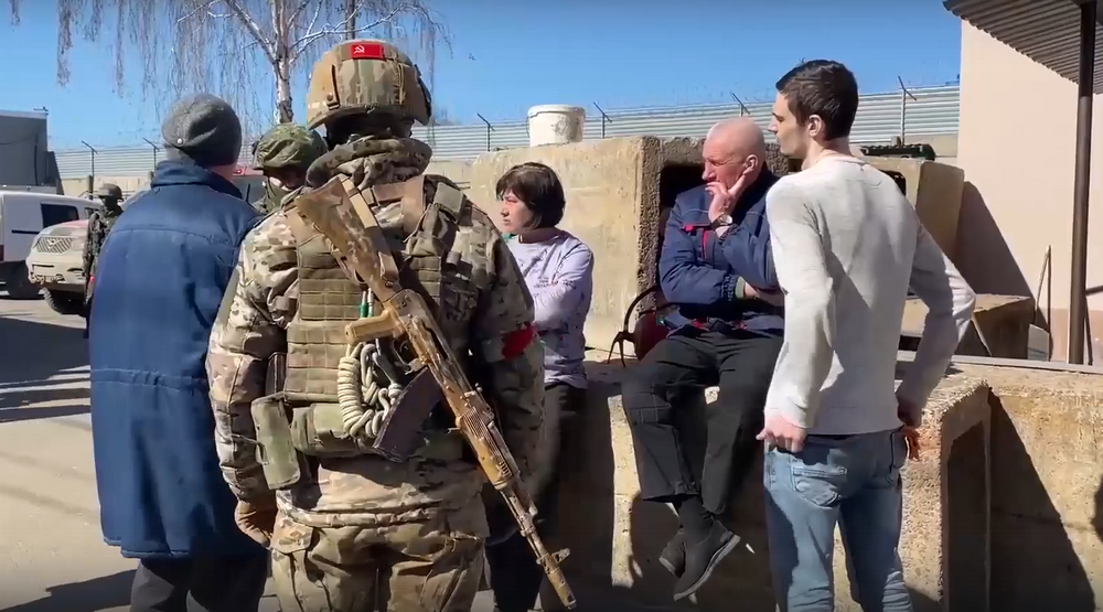 Российские военные доставили гуманитарную помощь жителям пригорода Чернигова