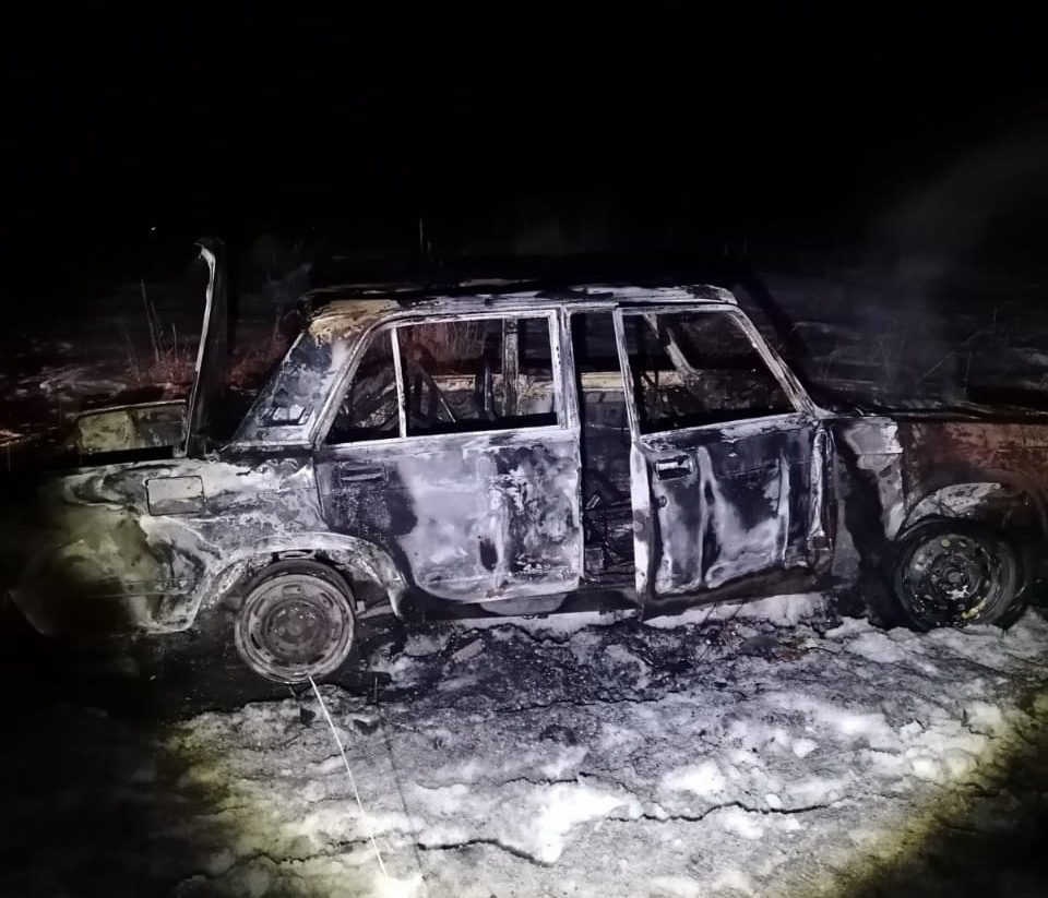В Смоленском районе в деревне Лубня загорелся автомобиль «ВАЗ»