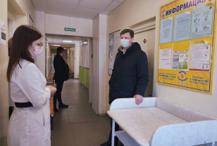 Депутат Смоленской облдумы передал пеленальный столик в печерскую амбулаторию
