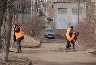 В Смоленске мобильные бригады «Жилищника» очищают дворы от песка
