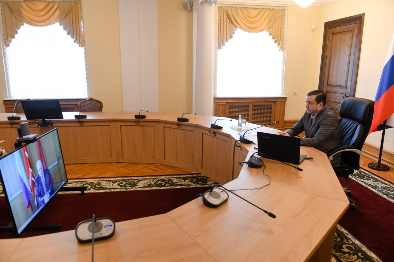 Алексей Островский провел прямой эфир с жителями Руднянского района