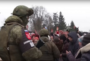 Российские военнослужащие эвакуировали более 300 мирных жителей из Херсонской области