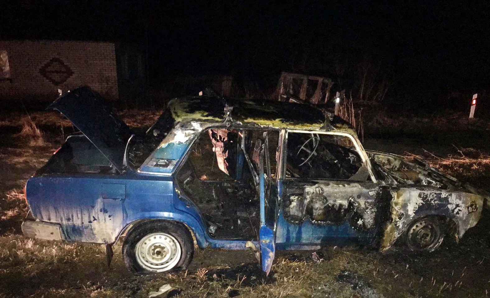 В Хиславичском районе сгорел припаркованный ВАЗ 2107