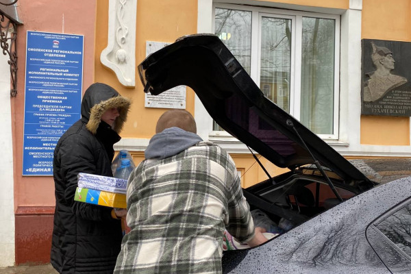 В Смоленске волонтеры навестили вынужденных переселенцев из Донбасса