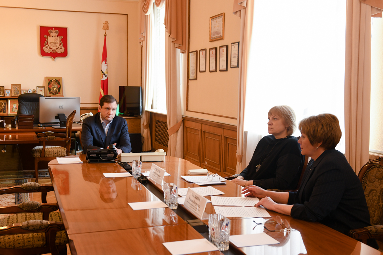 Алексей Островский провел совещание по вопросу реализации на Смоленщине нацпроекта «Образование»