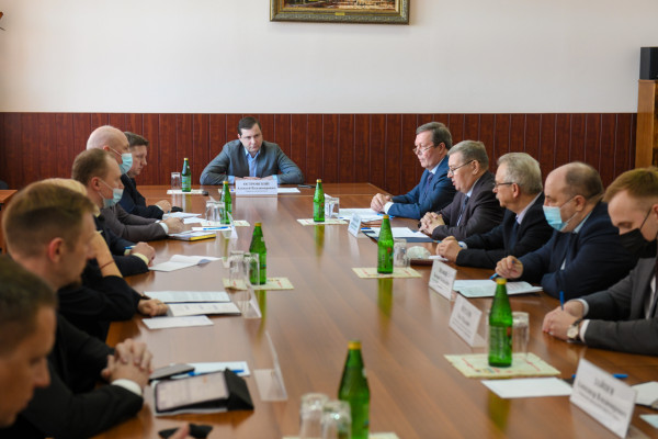Губернатор провёл совещание с руководством предприятий оборонно-промышленного комплекса Смоленщины