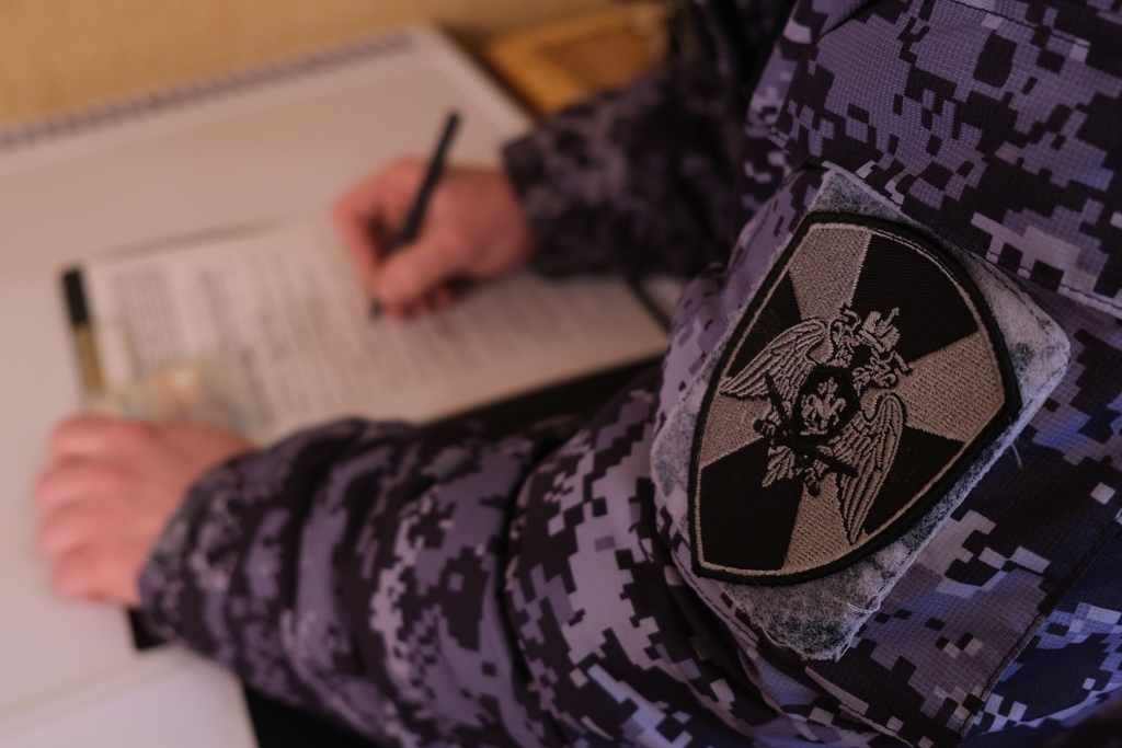 В Смоленской области сотрудники Росгвардии проверили более 17 тысяч владельцев гражданского оружия 