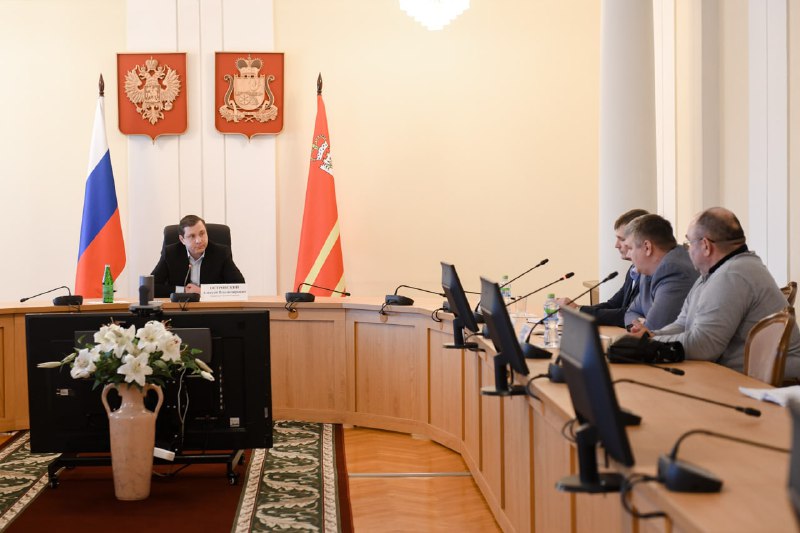 В Смоленске на заседании оперативного штаба обсудили состояние дел в тепличных овощеводческих комплексах