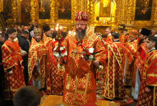 В Смоленске в Свято-Успенском кафедральном соборе прошли Пасхальные богослужения