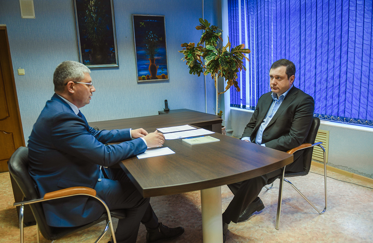 Губернатор Алексей Островский провел встречу с главой города Десногорска 