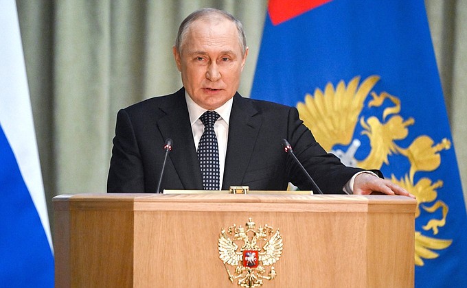 Владимир Путин заявил об 1 миллионе прибывших в Россию беженцев из Донбасса и Украины
