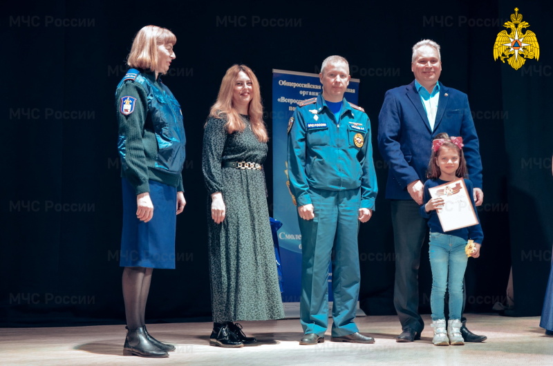 В Смоленске наградили победителей городского конкурса детского творчества «Останови огонь!»