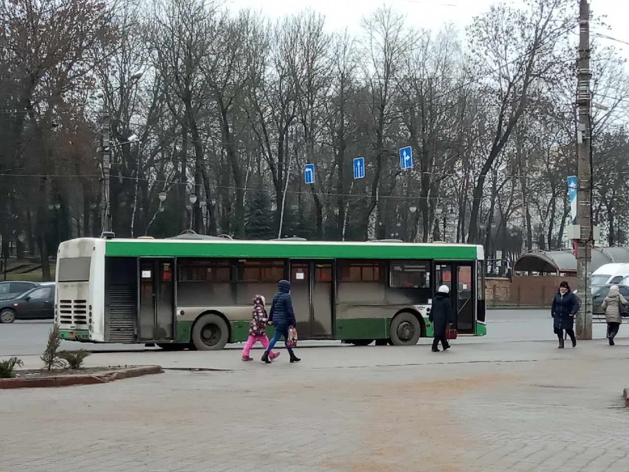 В Смоленске на Радоницу на двух маршрутах пустят дополнительные автобусы