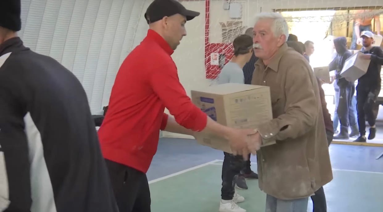 Военнослужащие РФ доставили 40 тонн гуманитарной помощи жителям Харьковской области