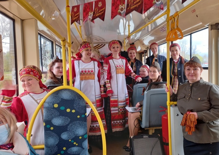 8 мая горожане могут прокатиться по Смоленску на «Трамвае Победы»