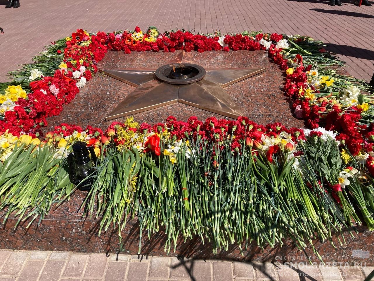 В Сквере Памяти Героев Смоленска прошел торжественный митинг в честь 77-летия Великой Победы