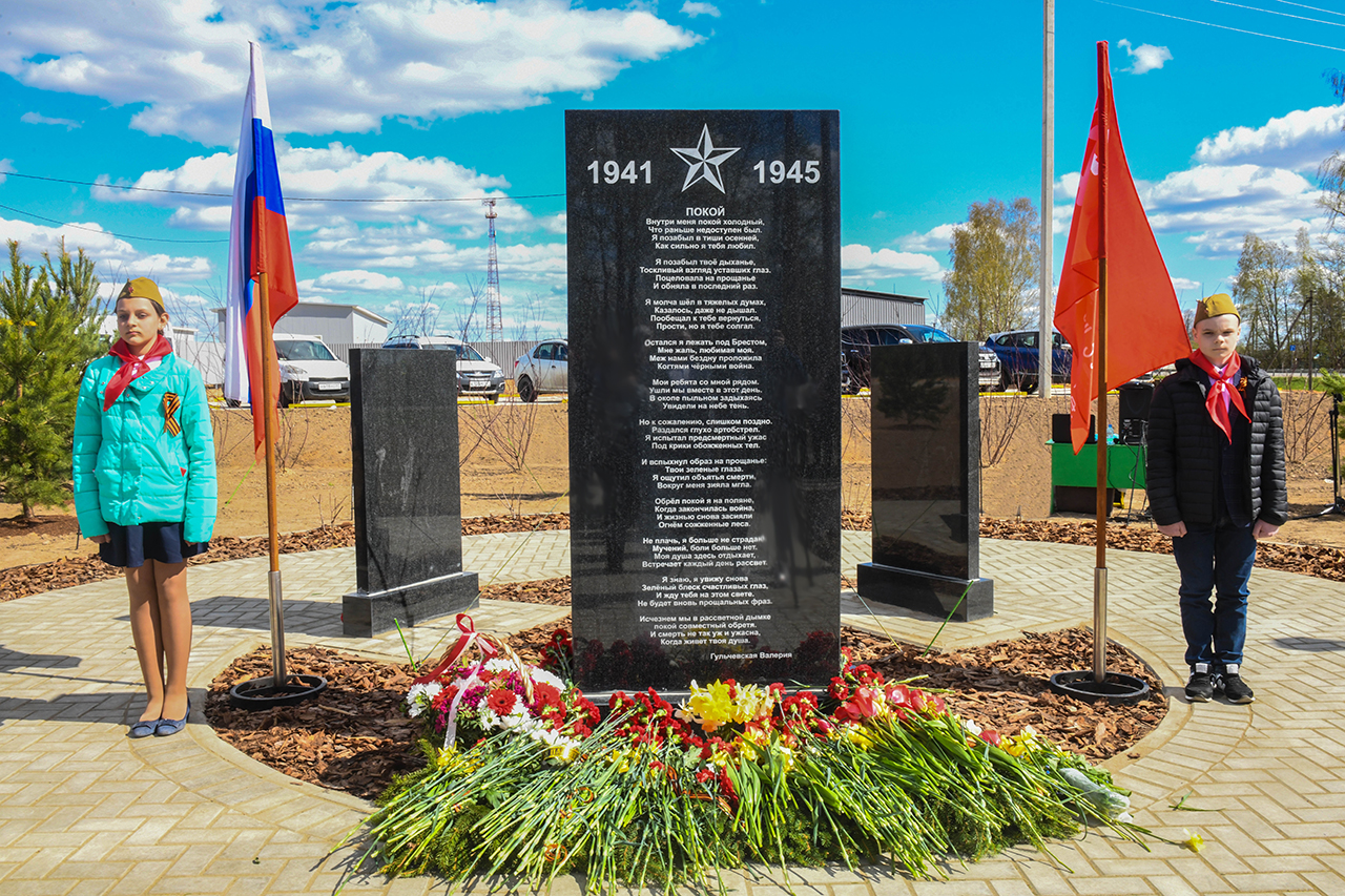 В Руднянском районе торжественно открыли памятник павшим во время Великой Отечественной войны воинам