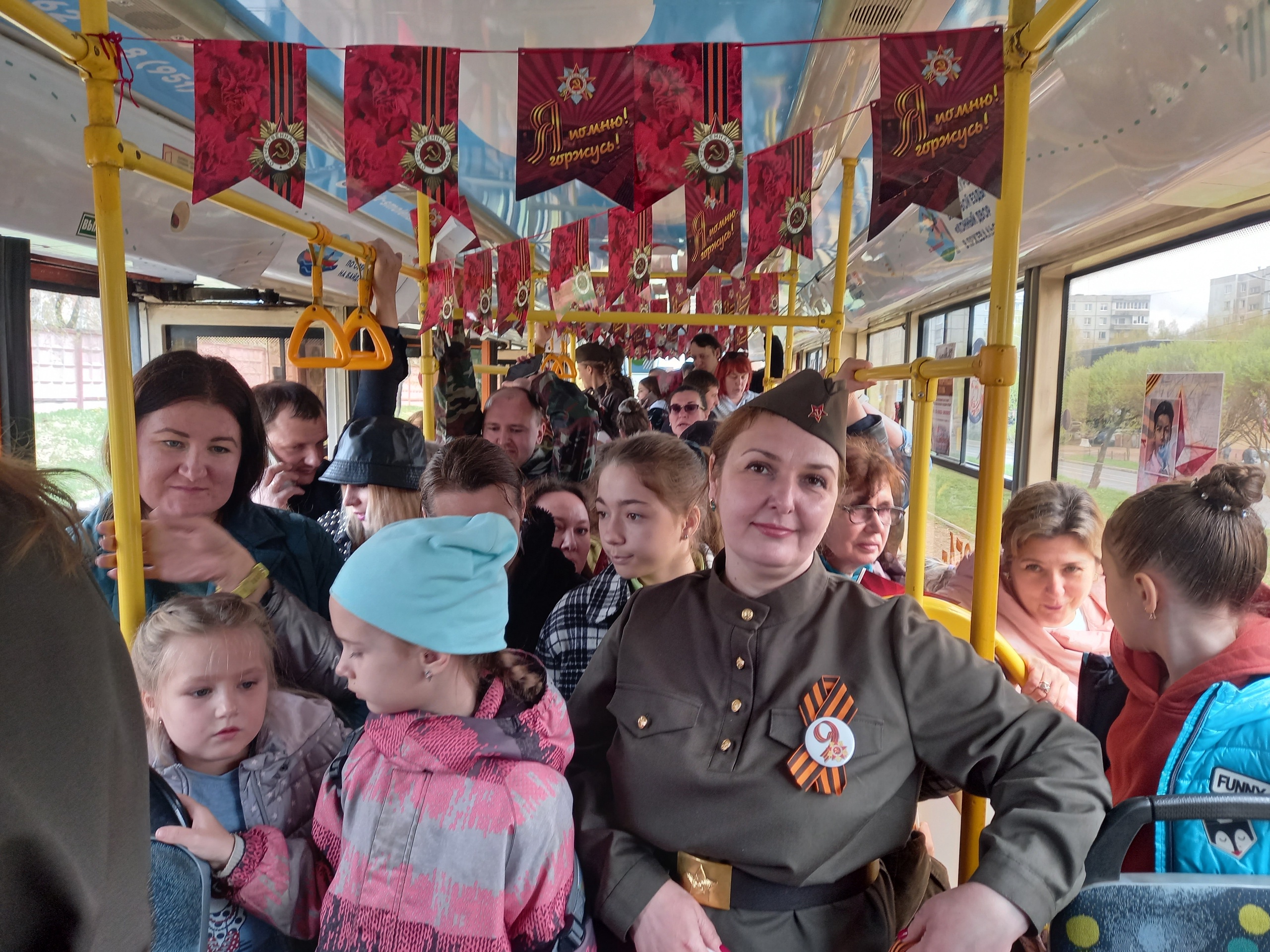 По Смоленску проехал «Трамвай Победы»