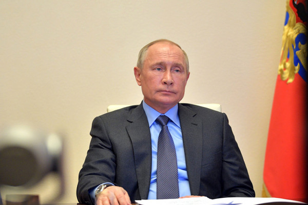 Владимир Путин по телефону обсудил с канцлером Германии ситуацию на Украине