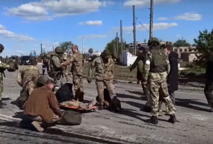Минобороны России опубликовало видеокадры сдачи в плен украинских боевиков 