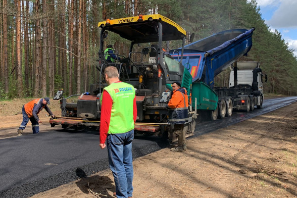 Общественники проверили, как в рамках нацпроекта ведется ремонт дороги в Рославльском районе 
