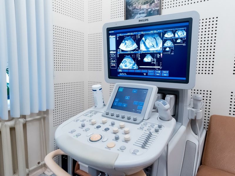 В больницы Смоленской области начались поставки медоборудования для лечения сердечно-сосудистых заболеваний