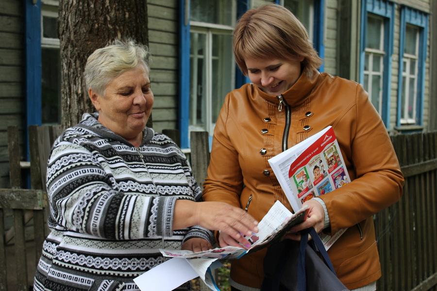 Почтальоны Смоленской области доставят на дом новые социальные выплаты на детей
