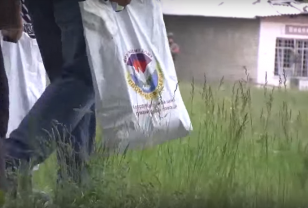Российские военные доставили гумпомощь в один из населенных пунктов ЛНР