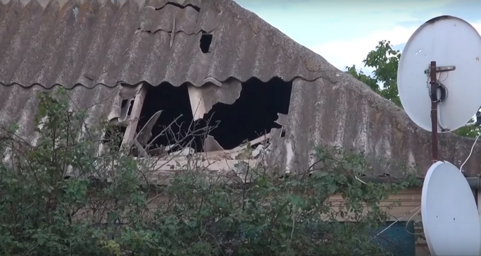 Украинские националисты обстреляли кассетными боеприпасами деревню в Херсонской области 