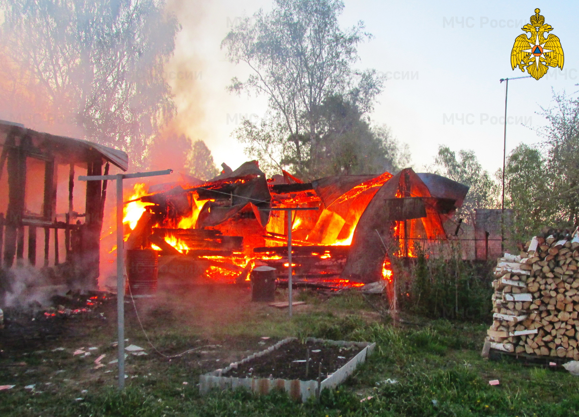 Два садовых дома горели рано утром в Починковском районе