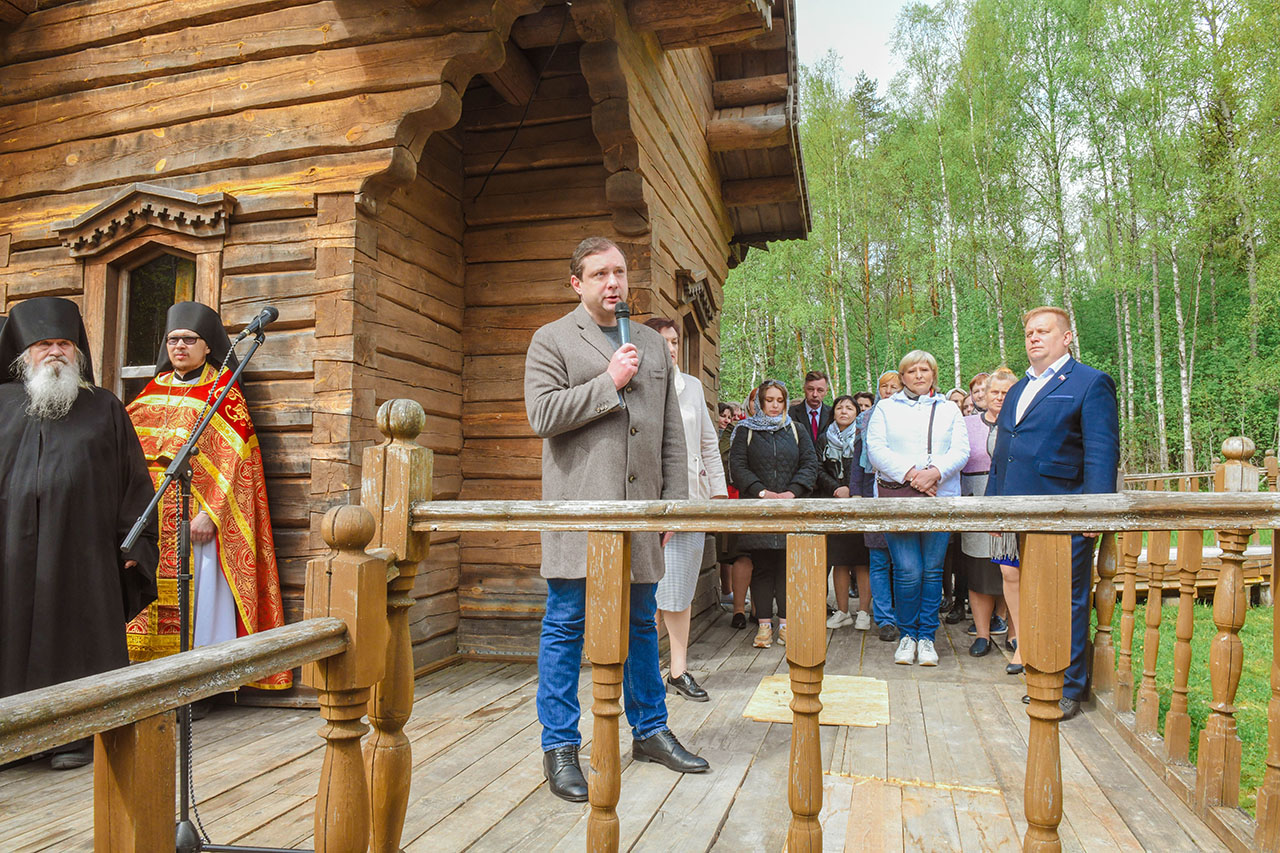 Губернатор принял участие в торжествах у истока Днепра, приуроченных ко Дню славянской письменности и культуры