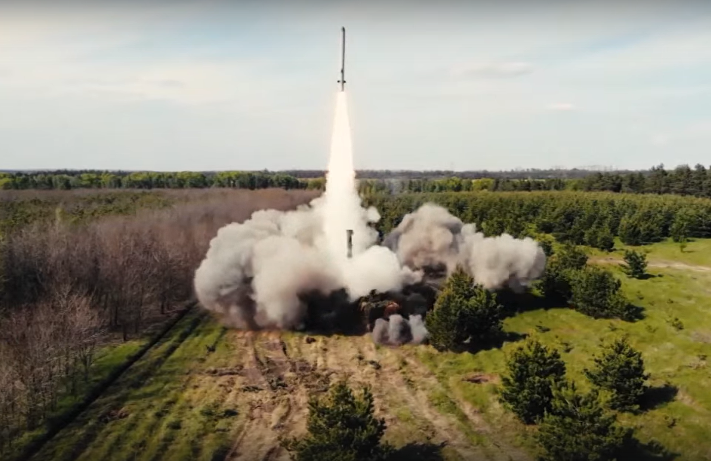 Министерство обороны России показало работу расчета ракетного комплекса «Искандер»