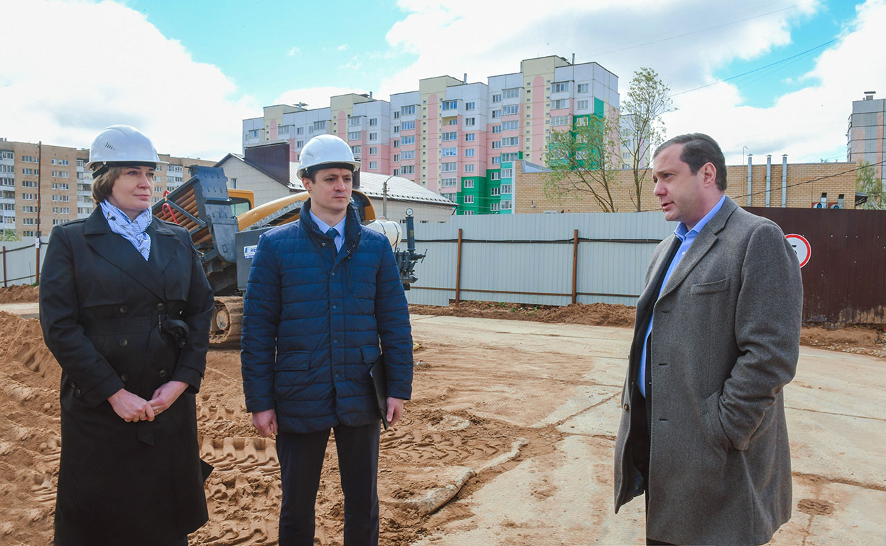 Алексей Островский ознакомился с ходом строительства поликлиники в микрорайоне Королевка в Смоленске