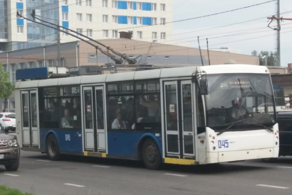 В Смоленске временно ограничили движение троллейбусов по улице Рыленкова