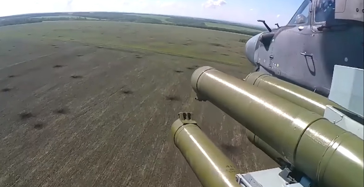 Экипажи российских ударных вертолетов Ка-52 уничтожили бронетехнику ВСУ