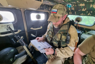 Артем Туров передал защитникам Донбасса оборудование и письма смоленских школьников