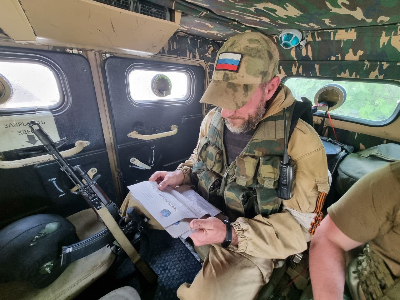 Артем Туров передал защитникам Донбасса оборудование и письма смоленских школьников
