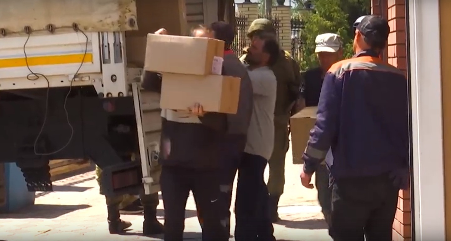 Российские военные доставили в город Изюм Харьковской области более 20 тонн гуманитарной помощи