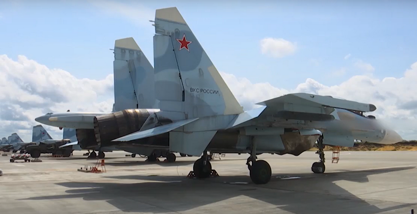 Минобороны РФ показало кадры боевой работы бомбардировщиков Су-34 в ходе военной спецоперации