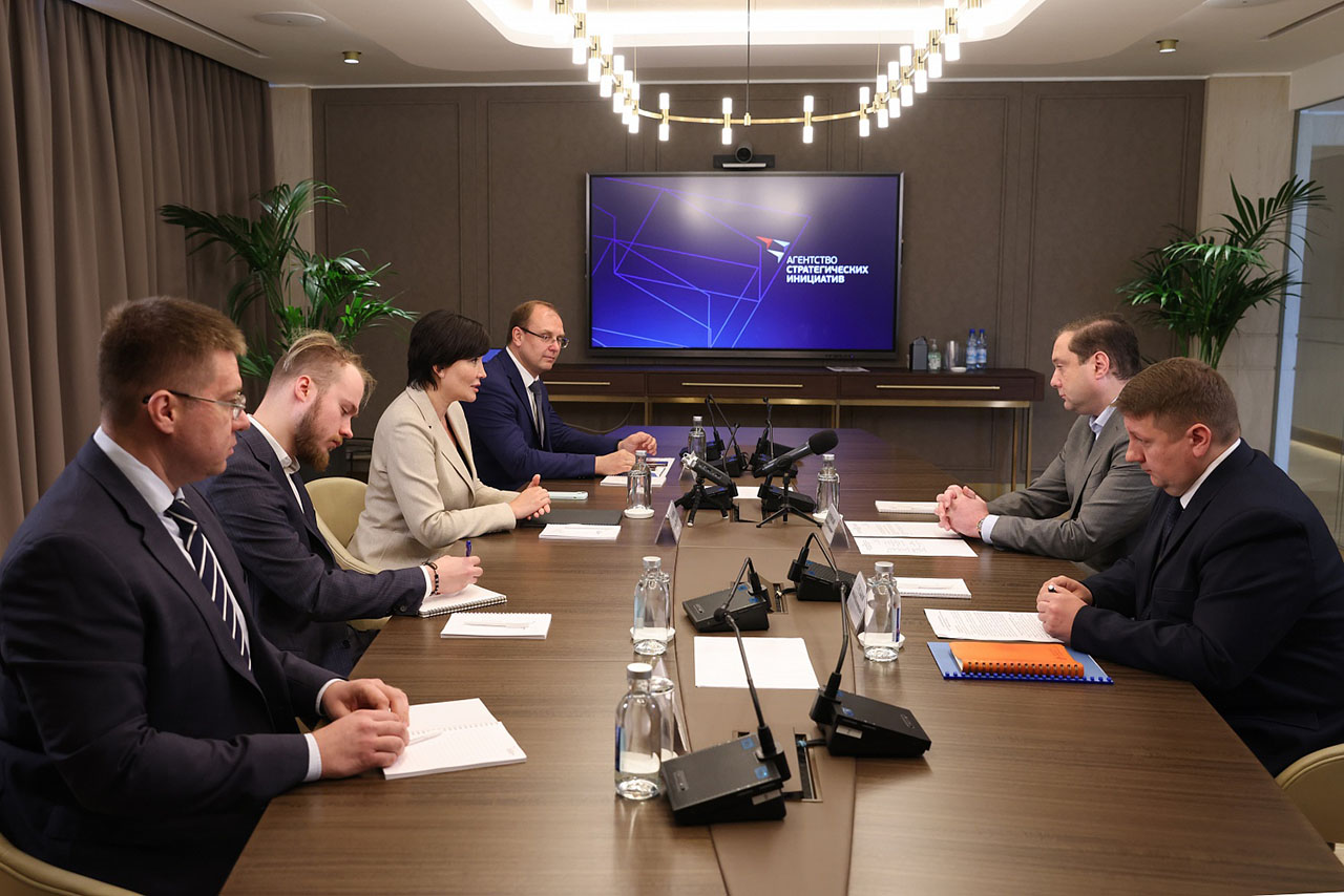 Губернатор Алексей Островский и гендиректор АСИ Светлана Чупшева провели рабочую встречу