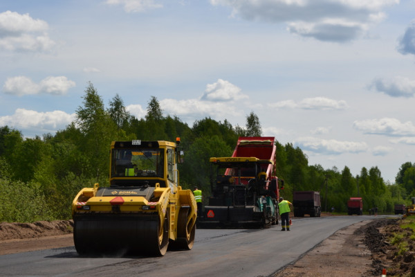 На Смоленщине ремонтируют дорогу Велиж-Сеньково-граница Республики Беларусь