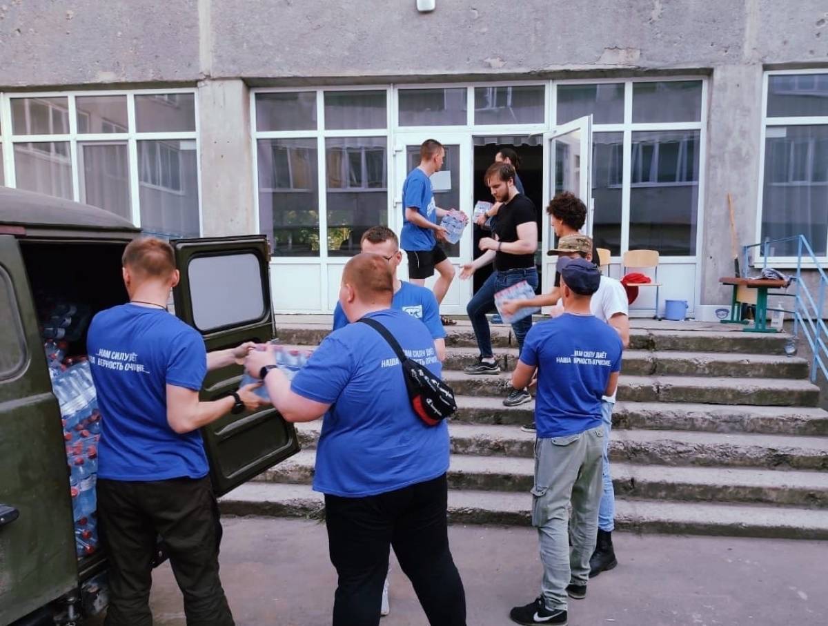 Волонтеры Смоленской области помогают восстанавливать мирную жизнь в Мариуполе