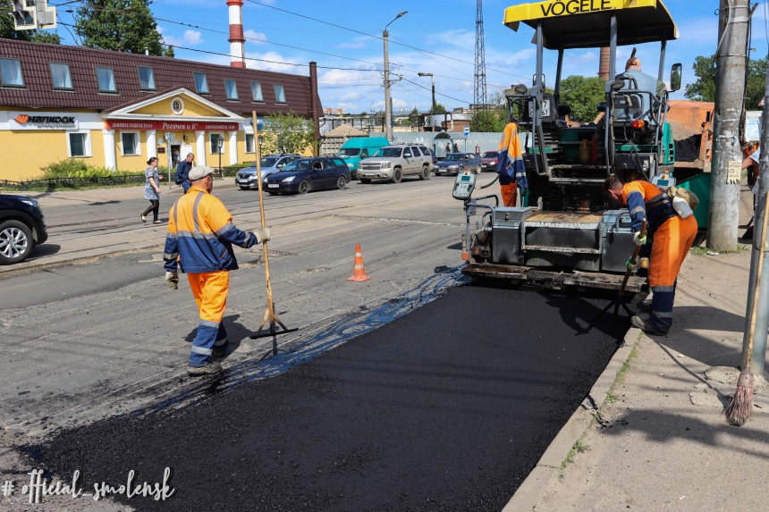 В Смоленске ведется ремонт проблемных участков улицы Кашена