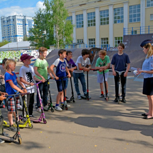 Полицейские провели профилактическую акцию в скейт-парке в Смоленске
