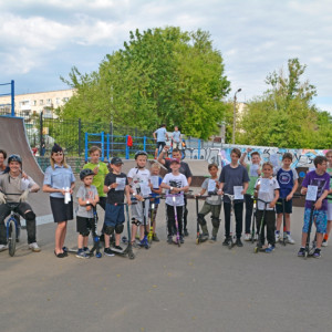 Полицейские провели профилактическую акцию в скейт-парке в Смоленске