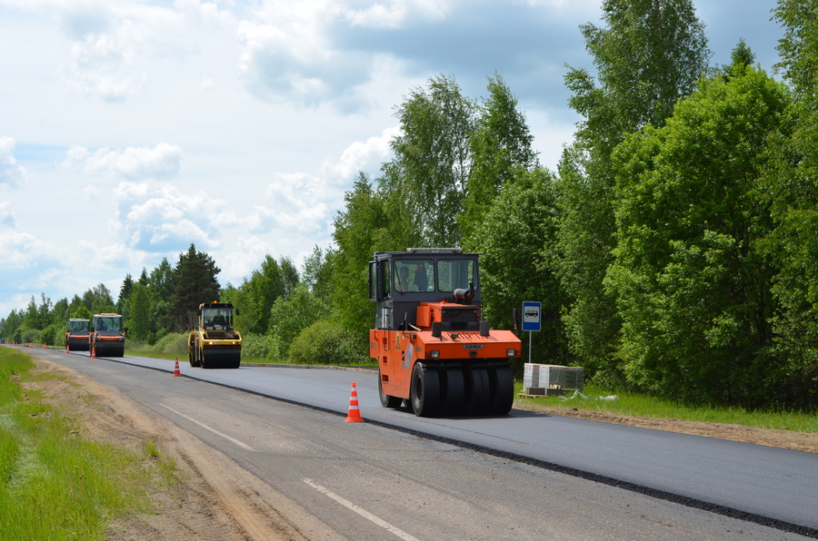 В Смоленской области проводят ремонт дорог к местам летнего отдыха