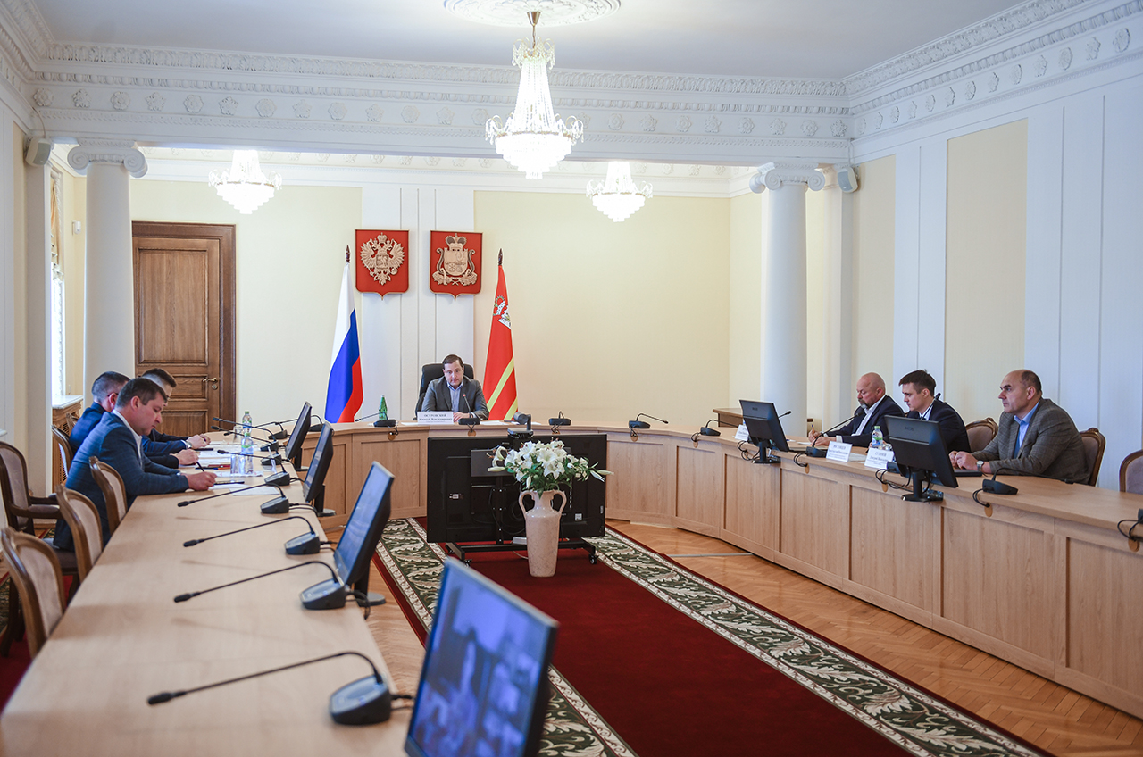 Алексей Островский провел совещание с главами муниципалитетов Смоленской области