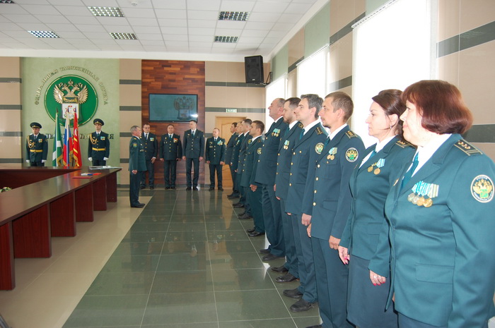 Смоленские таможенники приняли присягу и получили награды в честь Дня России